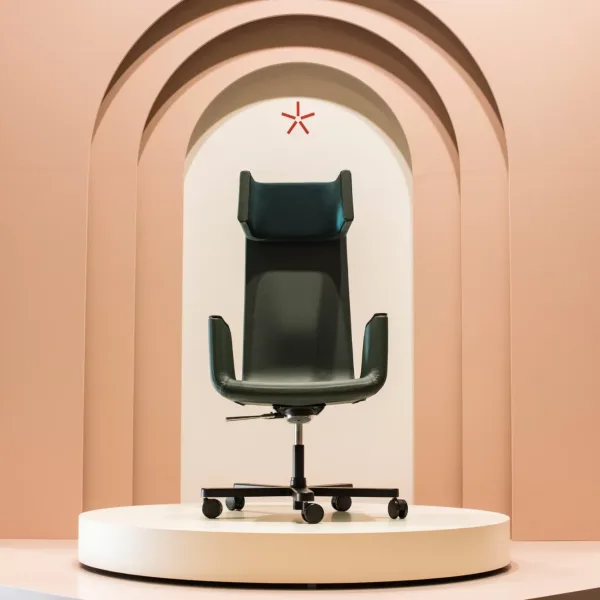 Luxy Designstuhl in einer Arbeitsumgebung