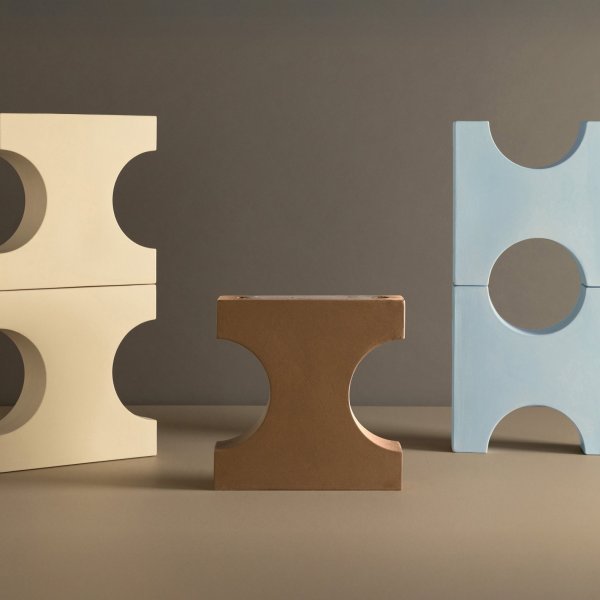 Empfangsbereich mit Design-Keramikboden und Wandfläche von Mutina
