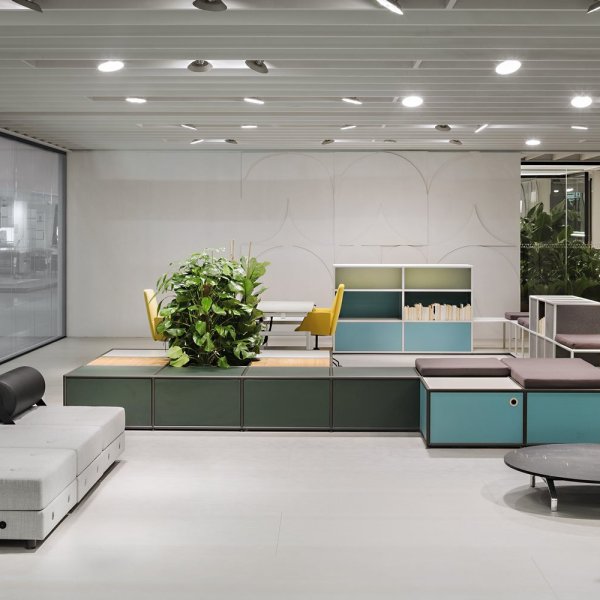Büro mit einem Tecno System aus der Designkultur von Osvaldo Borsani